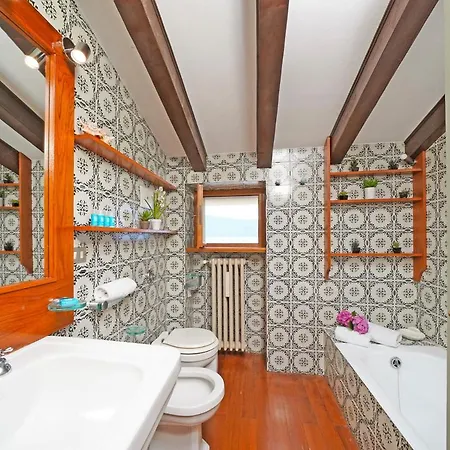 Sleeps 10 With Wifi Вилла